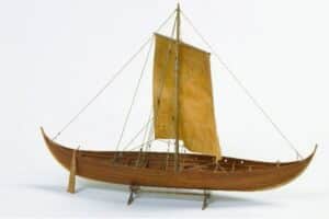 1:25 ROAR OAK -WOODEN HULL