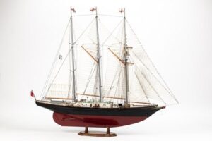 1:75 SIR WINSTON CHURCHILL -WOODEN HULL