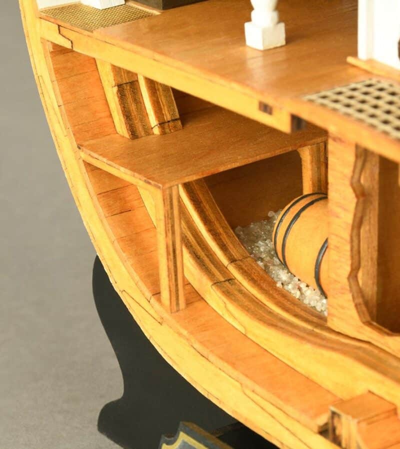 New Cross-Section of HMS Victory. 1:72 Wooden Model Ship Kit - Bilde 3