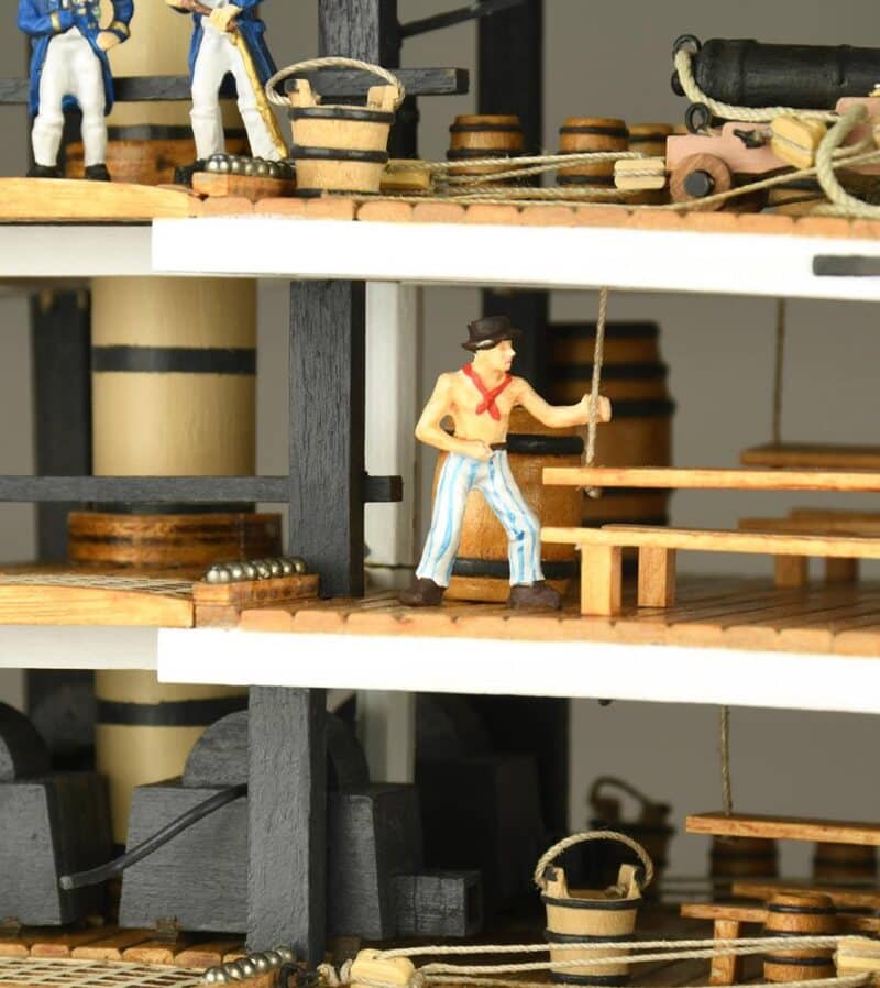 New Cross-Section of HMS Victory. 1:72 Wooden Model Ship Kit - Bilde 4